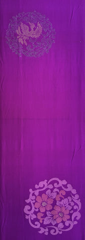 7633: 1960s Japanese Kimono Silk, 56inches