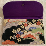 75835: BLACK CLUTCH, flap open