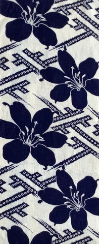 8040: 1930s Japan Yukata Cotton, lilies, 60inches view